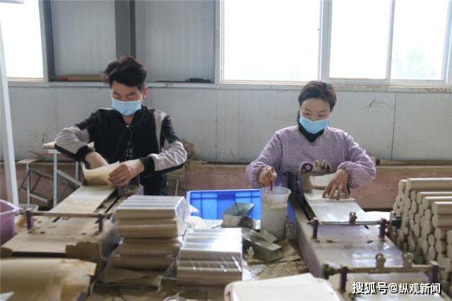 南召貧困夫妻鐘心“艾情” 家門口就業成為“白領”