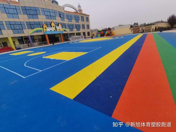 河南塑膠跑道廠家的塑膠跑道材料價(jià)格是多少錢一平方
